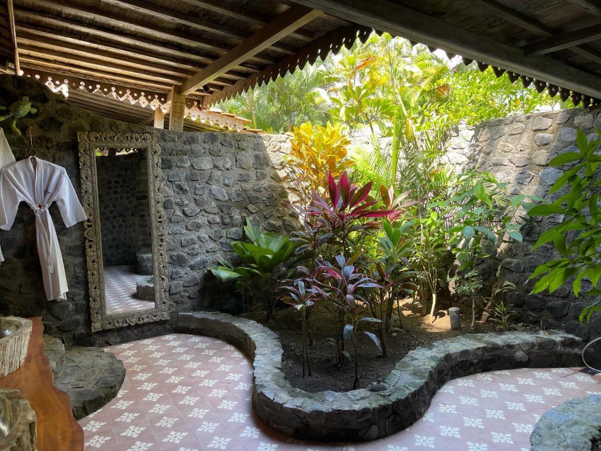 Louka Beach Bali Tianyar Exterior photo
