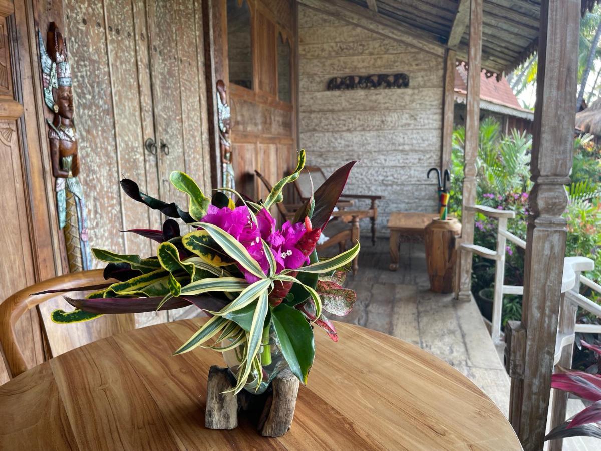 Louka Beach Bali Tianyar Exterior photo