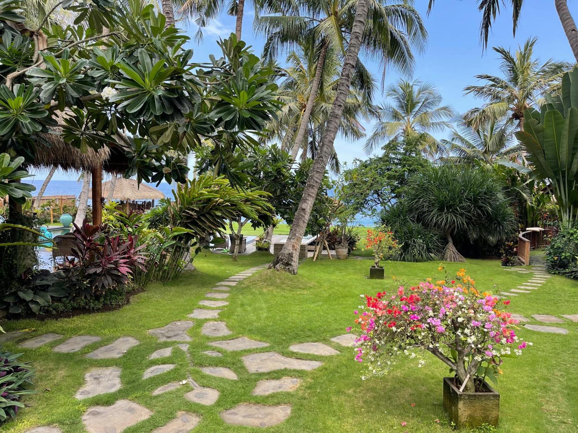 Louka Beach Bali Tianyar Exterior photo